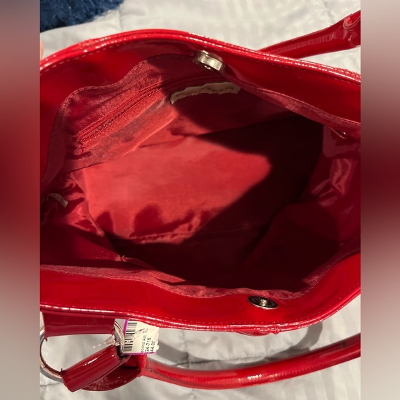 Red patten leather handbag - Picture 4 of 4